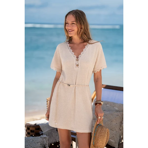 Robe courte cover up de plage beige à l’allure douce