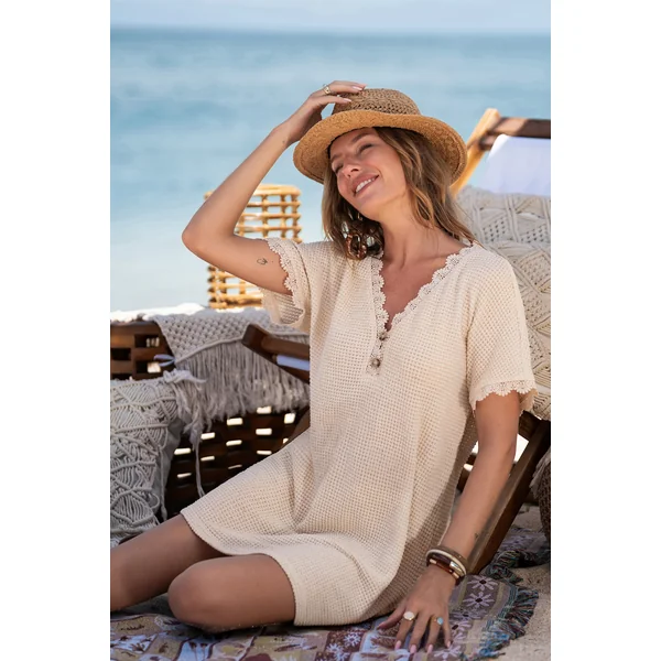 Robe courte cover up de plage beige à l’allure douce