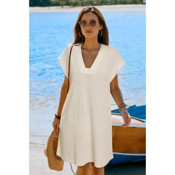 Robe courte cover up de plage beige à l’esprit détente