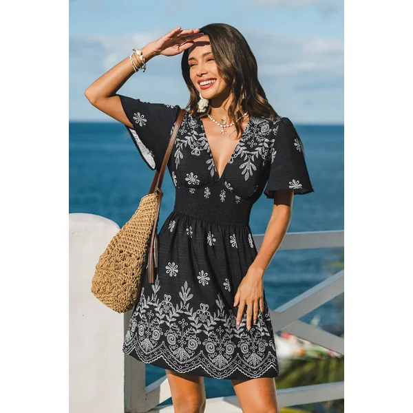 Robe courte fleurie romantique