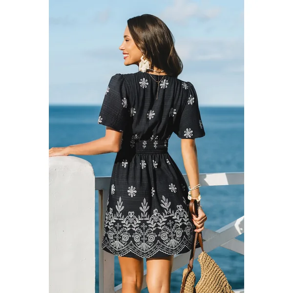 Robe courte fleurie romantique