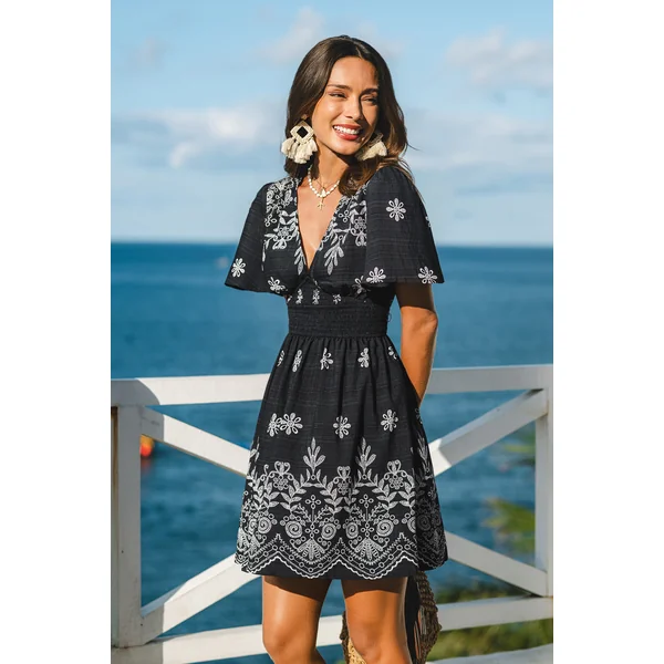 Robe courte fleurie romantique