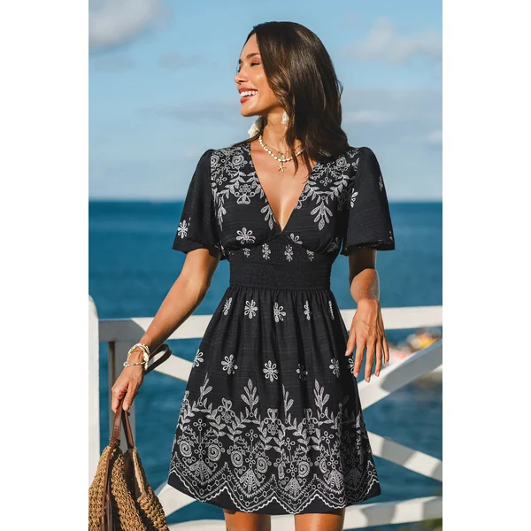 Robe courte fleurie romantique