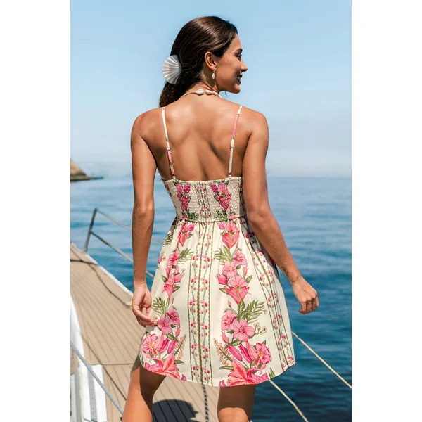 Robe courte fleurie à l’allure douce