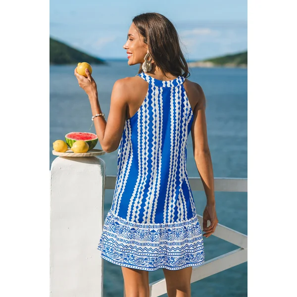 Robe courte géométrique à l’esprit escapade