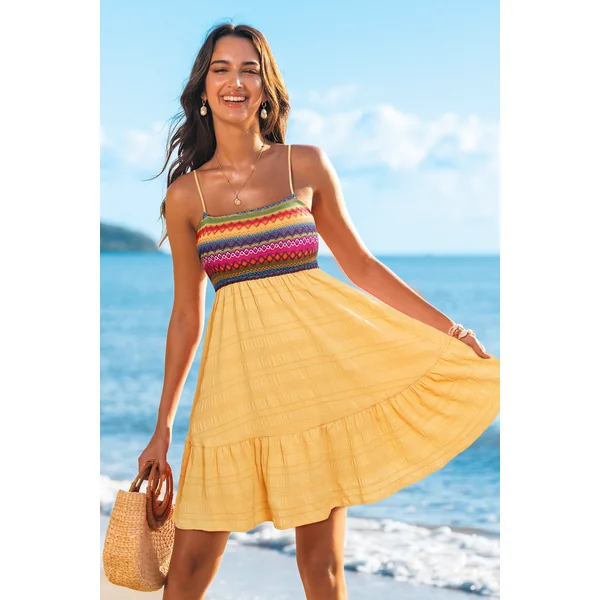 Robe courte jaune col carré