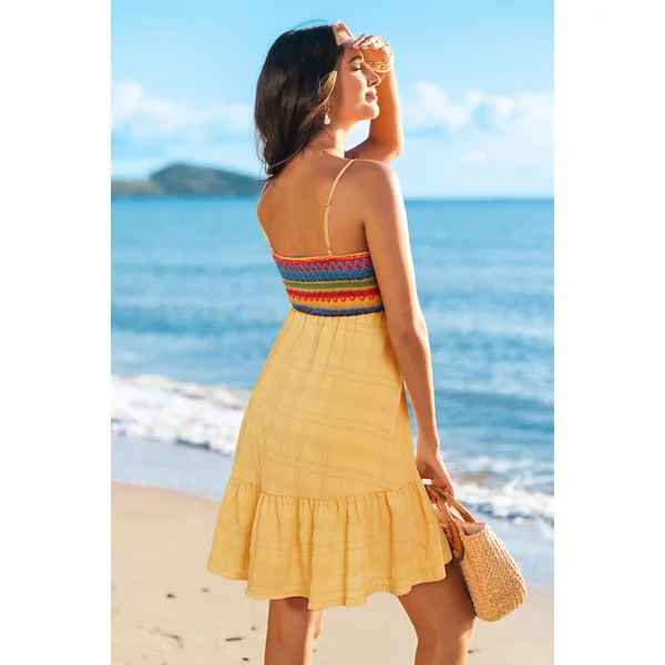 Robe courte jaune col carré