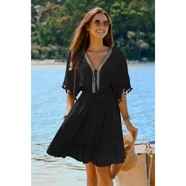 Robe courte noire col V manches courtes