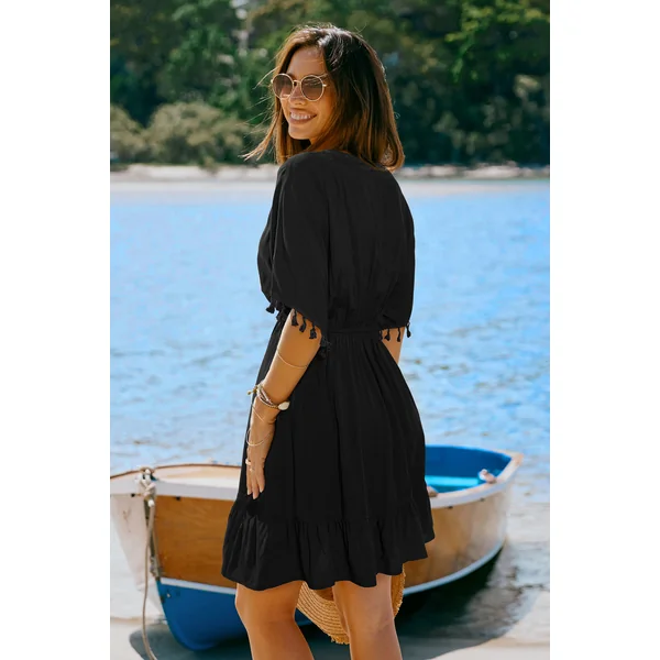 Robe courte noire col V manches courtes