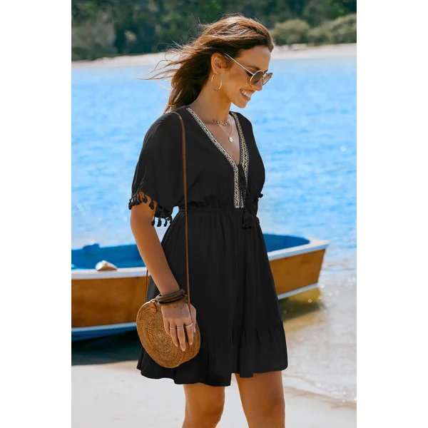 Robe courte noire col V manches courtes