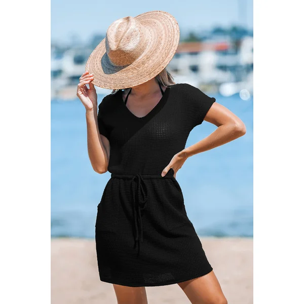 Robe courte noire col V nouer à la taille