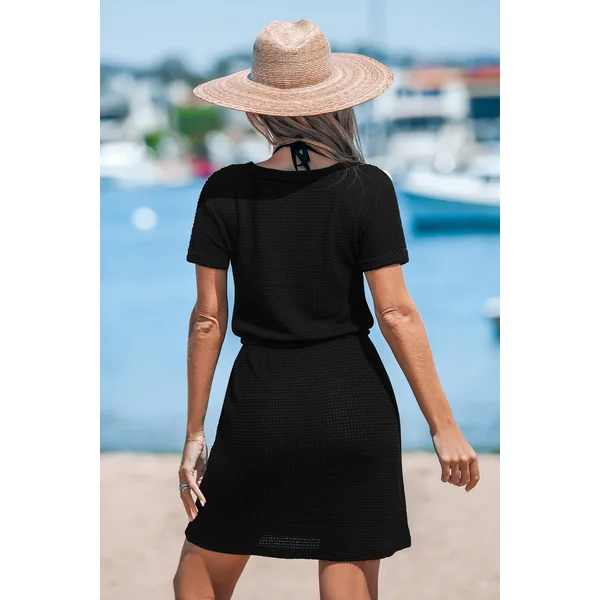 Robe courte noire col V nouer à la taille