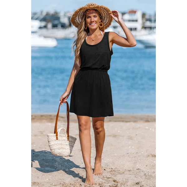 Robe courte noire pour les moments de détente