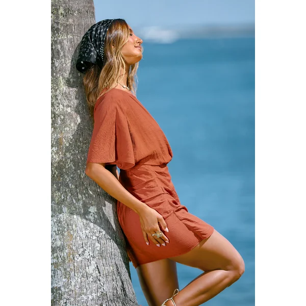 Robe courte orange à col rond