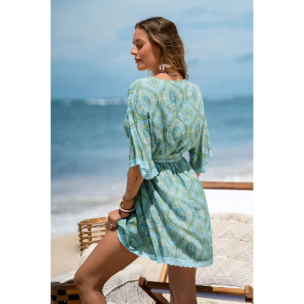 Robe courte ornée au style intuitif