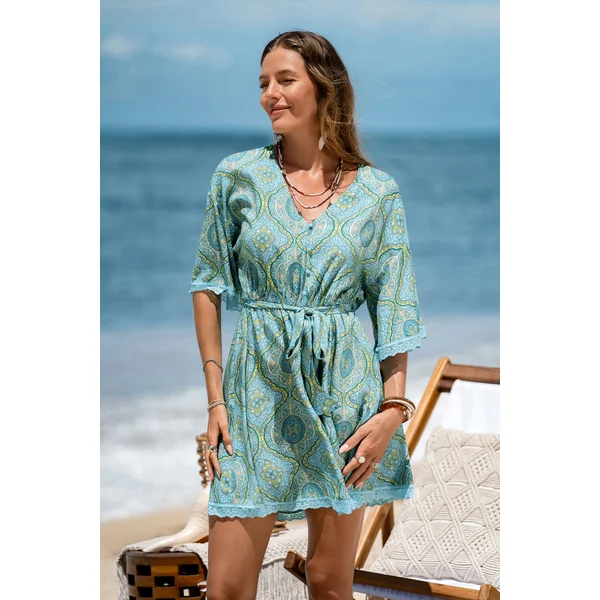 Robe courte ornée au style intuitif