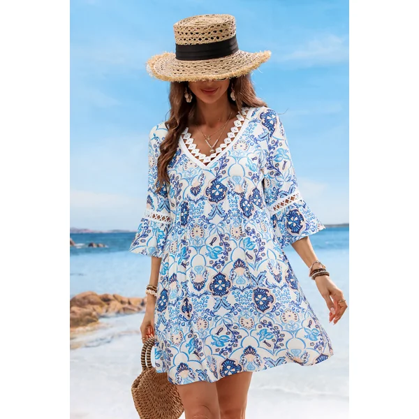 Robe courte ornée manches courtes