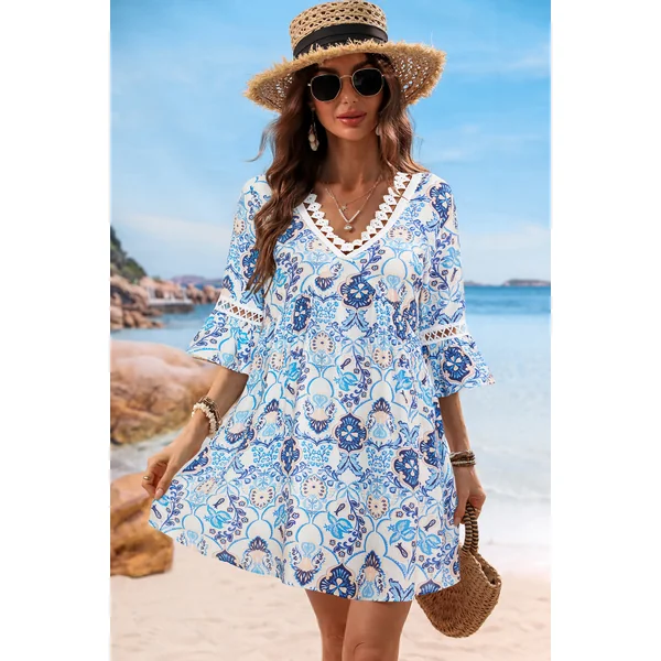 Robe courte ornée manches courtes