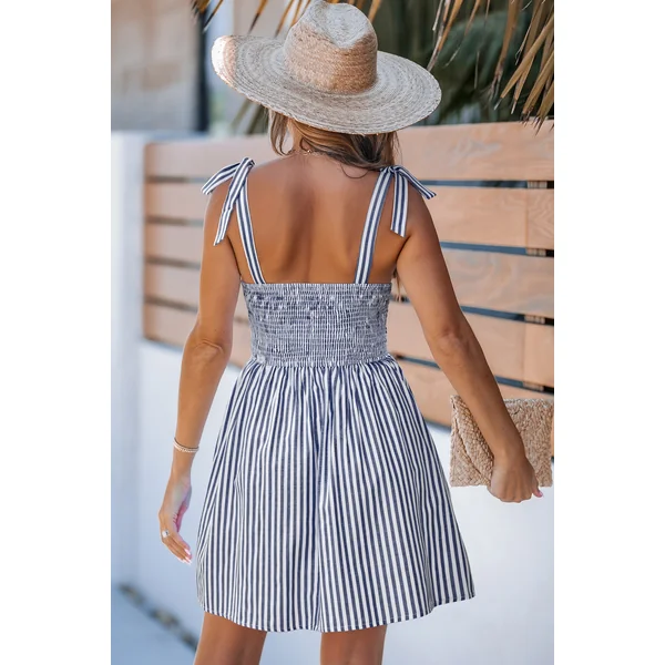 Robe courte rayée col V