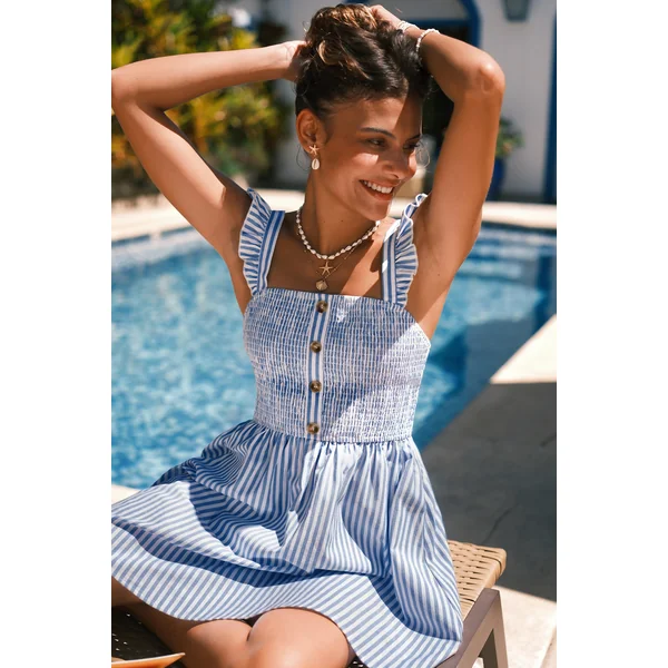 Robe courte rayée smockée