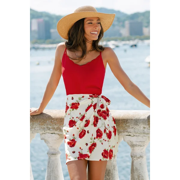 Robe courte rouge florale