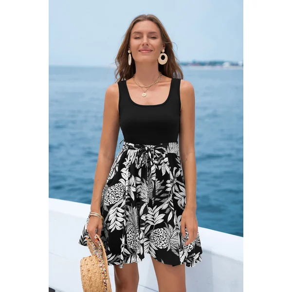 Robe courte tropicale tissée col carré sans manches