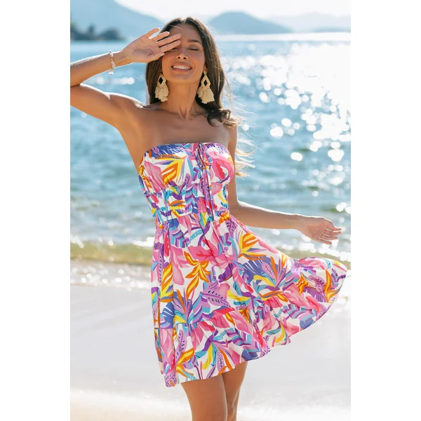 Robe courte tropicale à l’esprit évasion