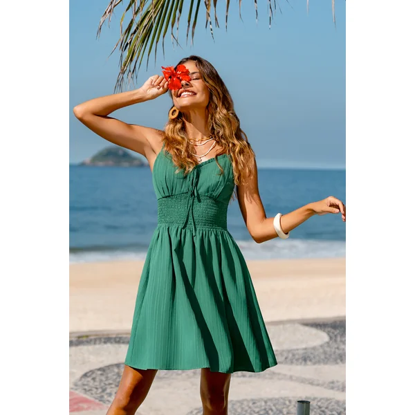 Robe courte verte smockée