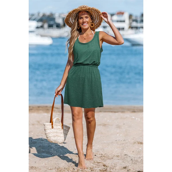 Robe courte verte à col scoop