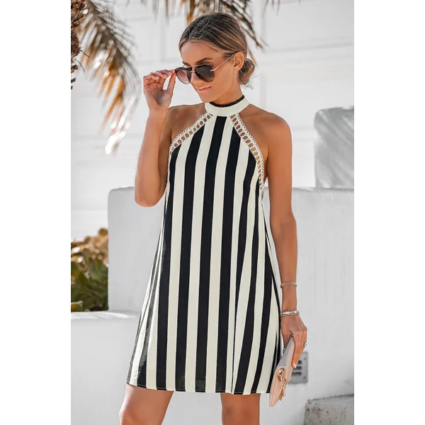Robe courte à rayures bicolores col haut
