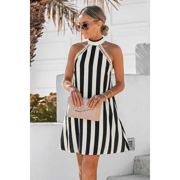 Robe courte à rayures bicolores col haut