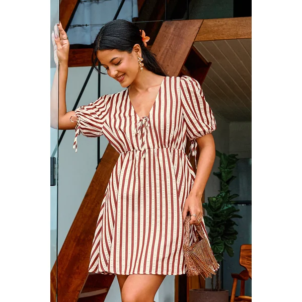 Robe courte à rayures col V manches bouffantes