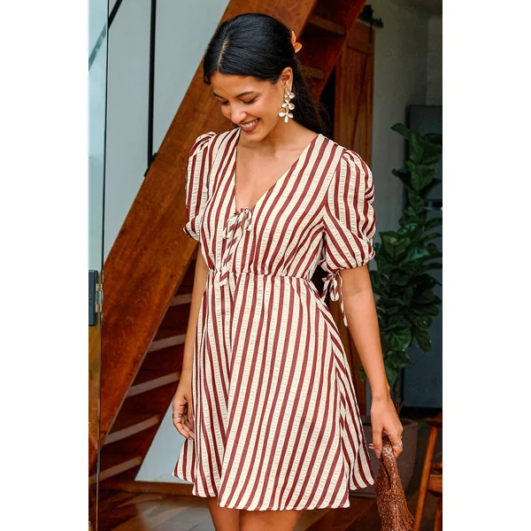 Robe courte à rayures col V manches bouffantes