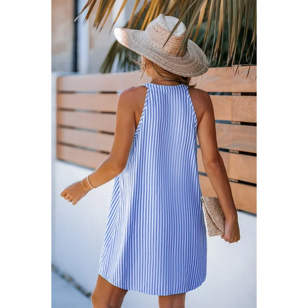 Robe courte à rayures détail bouton sur le devant