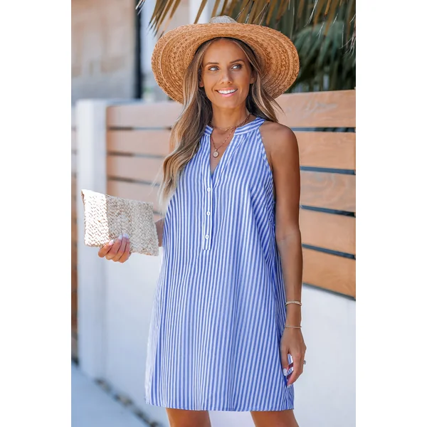 Robe courte à rayures détail bouton sur le devant