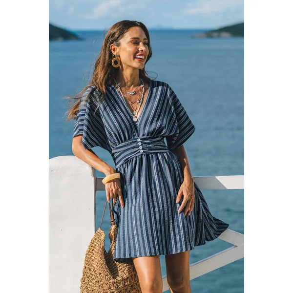 Robe courte à rayures à col V