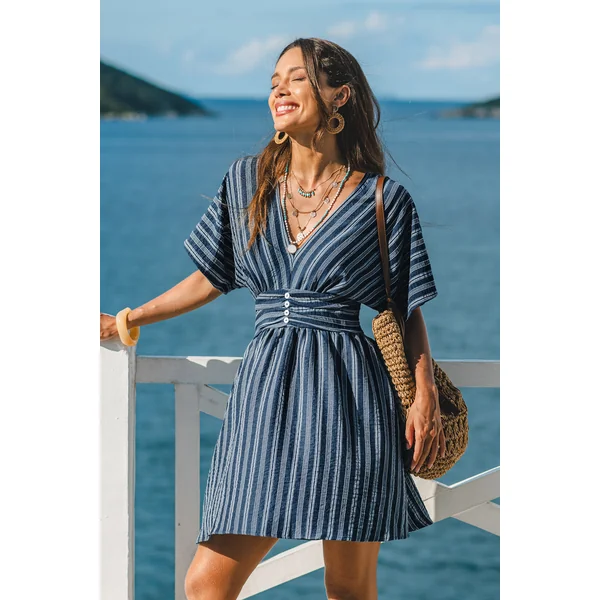 Robe courte à rayures à col V