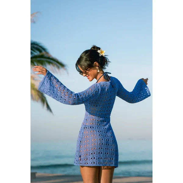 Robe cover up en tricot courte bleue manches longues