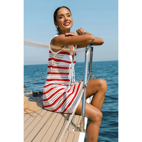 Robe cover up sans manches à col plongeant courte