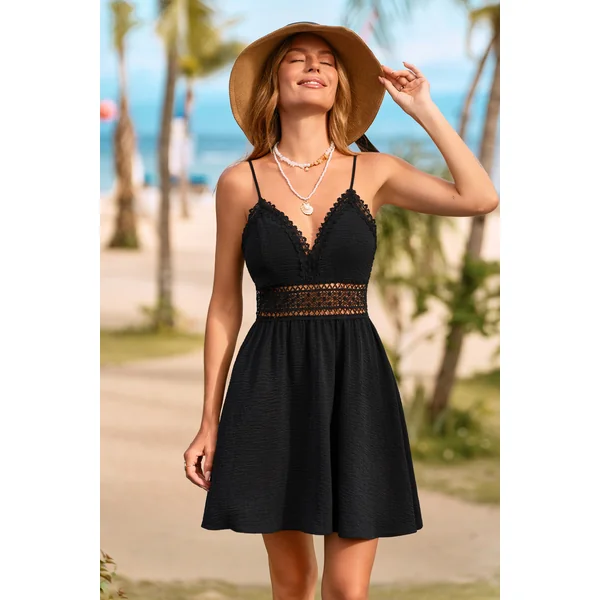 Robe de plage courte noire garniture en dentelle