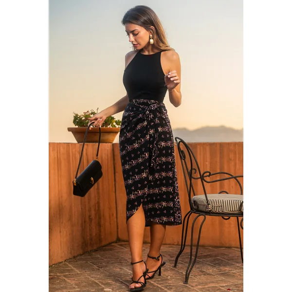 Robe fleurie col haut sans manches