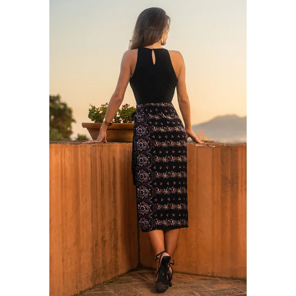 Robe fleurie col haut sans manches