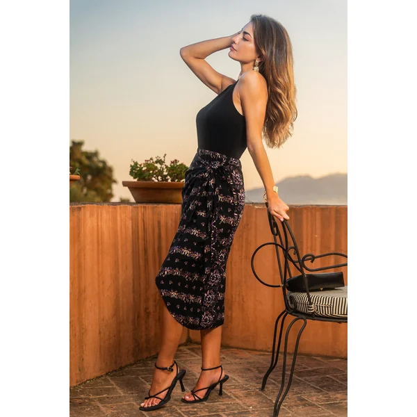 Robe fleurie col haut sans manches