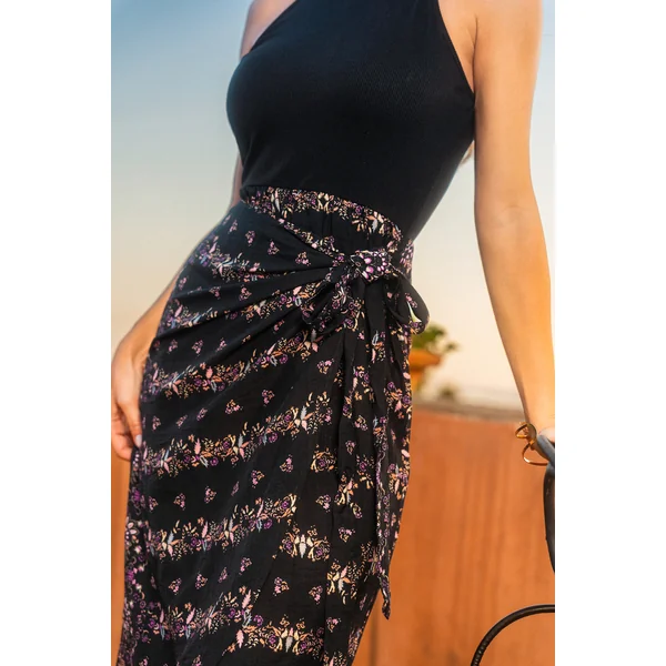 Robe fleurie col haut sans manches