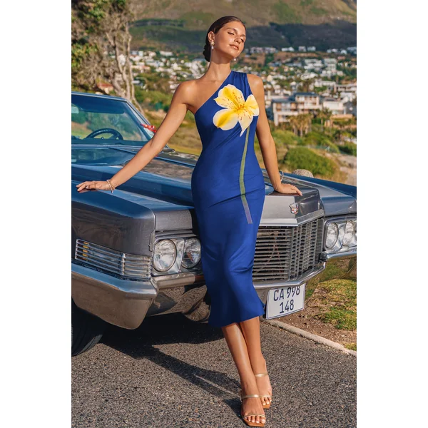 Robe longue asymétrique sans manches