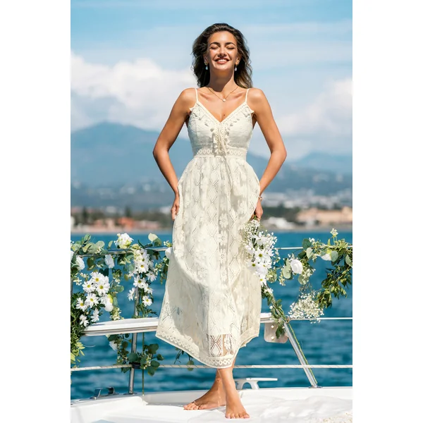 Robe longue beige décolletée