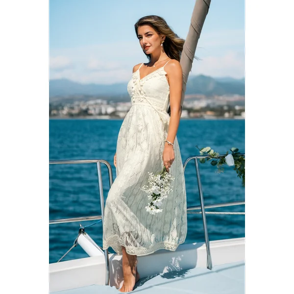Robe longue beige décolletée