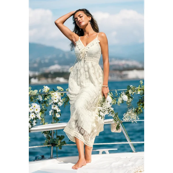 Robe longue beige décolletée