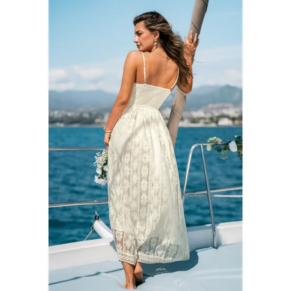 Robe longue beige décolletée