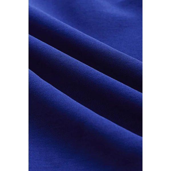 Robe longue bleue col V dentelle contrastée